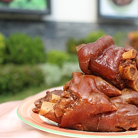 豬腳料理-可樂滷豬腳的食譜作法